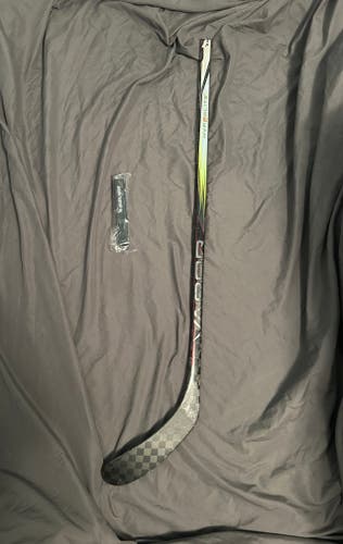 Used Youth Bauer Vapor Hyperlite 2 Left Hand Hockey Stick P28 WITH FREE EXTENSION