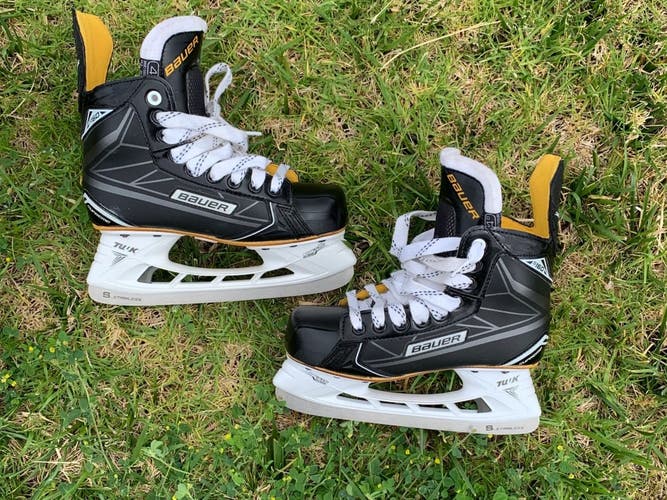 New Junior Bauer Supreme S160 Hockey Skates Regular Width Size 4