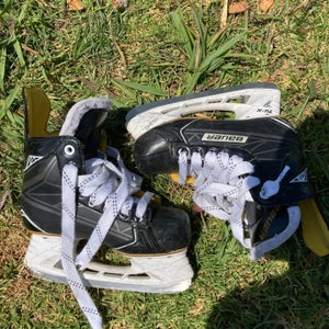 Used Junior Bauer Supreme S160 Hockey Skates | Size 1.5