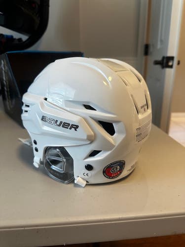 New Small Bauer Re-Akt 95 Helmet