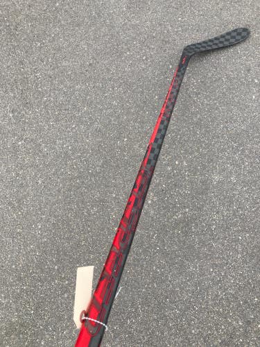 Used Intermediate CCM JetSpeed FT4 Pro Hockey Stick Right Handed P28