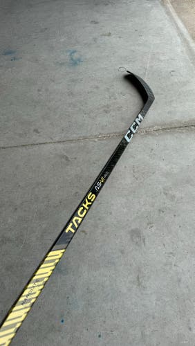 New Senior CCM Right Handed P28 Pro Stock Tacks AS-VI PRO Hockey Stick