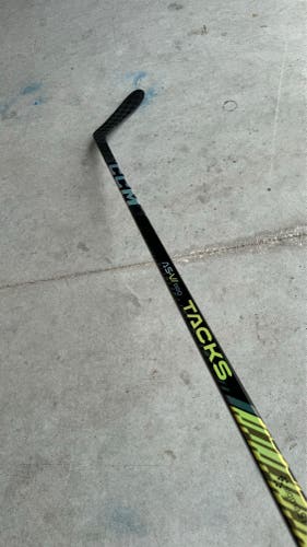 New Senior 70 Flex CCM Right Handed P28 Pro Stock Tacks AS-VI PRO Hockey Stick