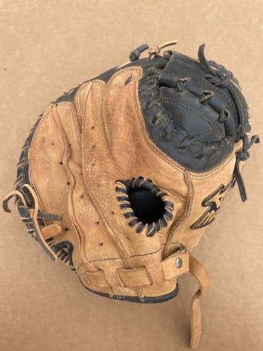 Used Mizuno Prospect Right Hand Throw Catcher's Baseball Glove 31"