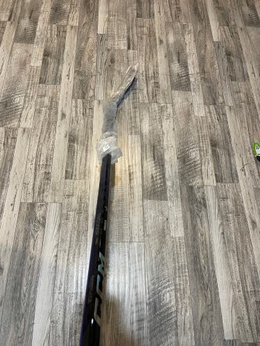 CCM Trigger 7 Pro Hockey stick, 85 Flex Right Shot, P28 Curve.