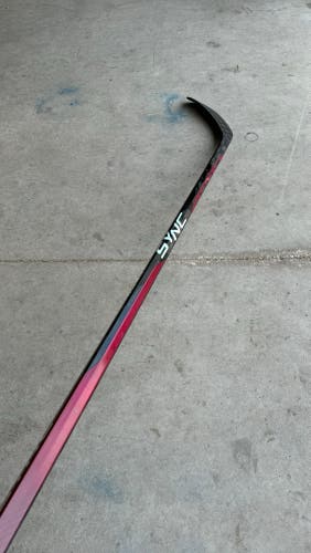 New Senior Bauer Right Handed P28 87 Flex Nexus Sync Hockey Stick NHL AVALANCHE