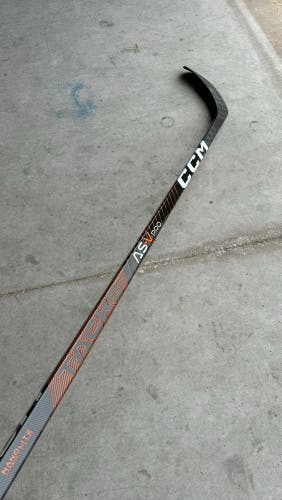 New Senior CCM Right Handed 85 Flex P28 Pro Stock Super Tacks AS-V Pro Hockey Stick