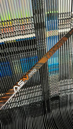 New Senior CCM Right Handed 85 Flex P28 Pro Stock Super Tacks AS-V Pro Hockey Stick