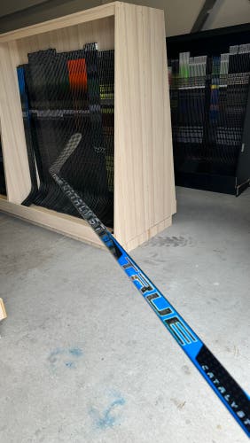 New Senior True Right Handed 95 Flex P29 Pro Stock Catalyst 9X Hockey Stick NHL ISLANDERS