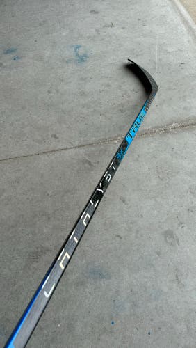 New Senior True Right Handed 95 Flex P29 Pro Stock Catalyst 9X Hockey Stick NHL ISLANDERS