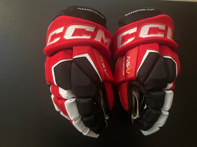New  CCM 13" Black/Red Tacks AS-V Gloves
