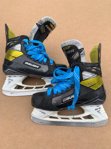 Used Intermediate Bauer Supreme 3S Hockey Skates (Size 5.0 Fit 2)