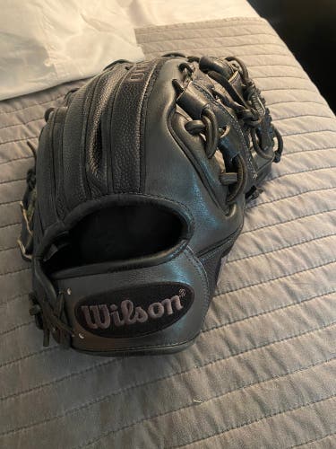 Used Infield 11.5" A2000 Baseball Glove