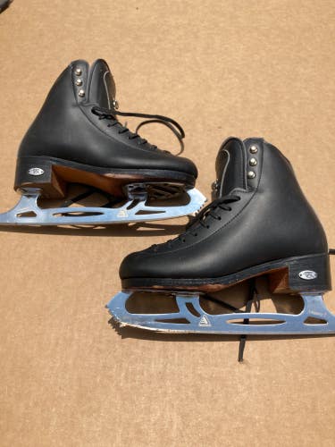 Used Riedell Motion Figure Skates | Size 3.5 C