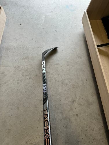 AS-V 85 Flex P28M Left Hand CCM Super Tacks Senior (Caleb Jones NHL Pro Stock Colorado Avalanche)