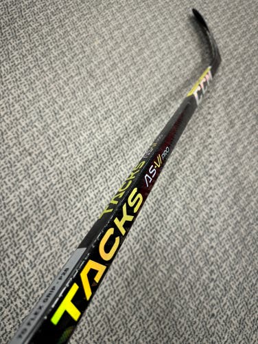 CCM AS-VI Pro 70 flex P28 curve right hand sticks