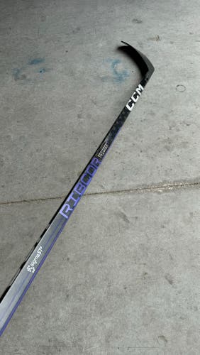 New Senior CCM Right Handed 100 Flex P29 Pro Stock RibCor Trigger 7 Pro Hockey Stick