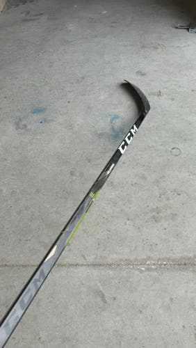 MACKINNON New Senior CCM Right Handed 95 Flex P29 Pro Stock RibCor Trigger 3D PMT Pro Hockey Stick