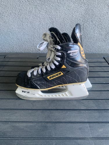 Used Senior Bauer Regular Width   8 Supreme 7000 Hockey Skates