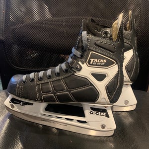 Used Intermediate CCM Regular Width   Size 4.5 Tacks 692 Hockey Skates