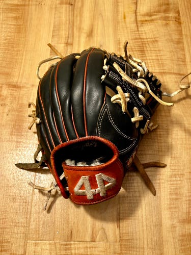 Used  Infield 11.5" Signature Series Baseball Glove