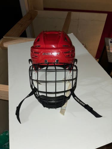 Large Bauer  Re-Akt 150 Helmet W/ Med. profile ii Cage