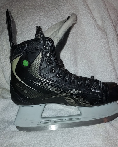 Used Reebok 9K Hockey Skates Senior size 8, Regular Width  with working reebok pumps