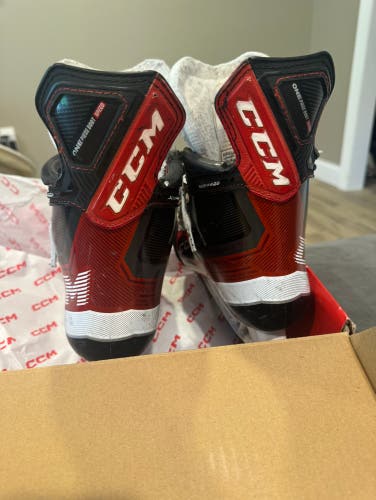 Ccm jet speed FT4 ice hockey skates - Includes 2 sets of steel!