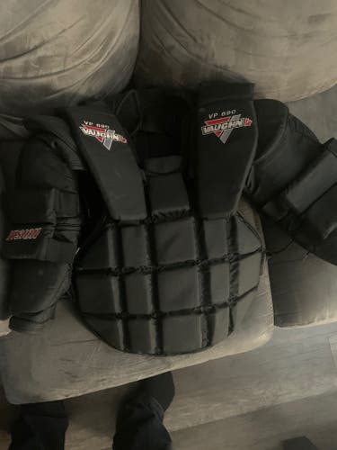 Used Large Vaughn VP 690 Goalie Chest Protector