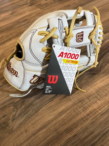 Wilson A1000 Fastpitch Softball Glove 11.75”