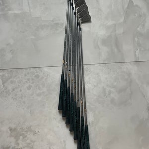 TaylorMade Iron Set