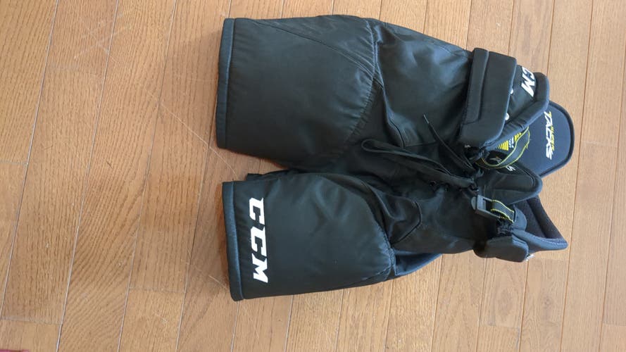 New Slightly Used Medium Junior CCM Super Tacks Hockey Pants