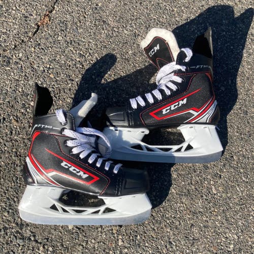 Used Junior CCM JetSpeed FT340 Hockey Skates (Size 3)
