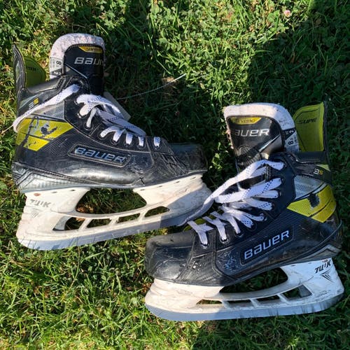 Used Senior Bauer Supreme 3S Hockey Skates  (Size 8.5 Fit 2)