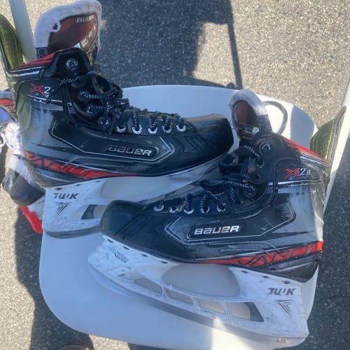 Used Senior Bauer Vapor X2.9 Hockey Skates  (Size 7.5)