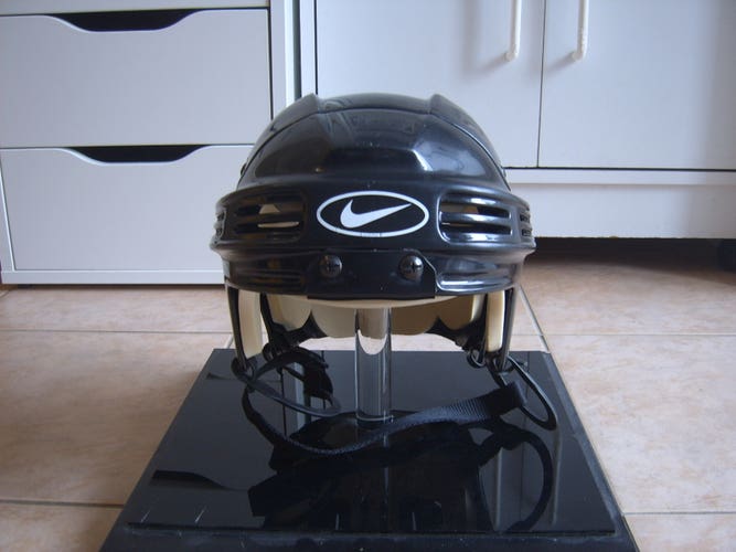 Great condition Nike HH0004 Senior Hockey Helmet Black sz Large