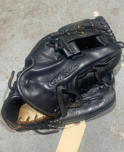 Black Used Mizuno Classic Pro Soft Right Hand Throw Infield Baseball Glove 11.75"