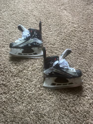 Used Bauer Regular Width Size 4 Vapor 1X Hockey Skates