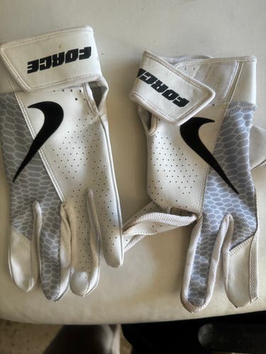Used Medium Nike Force edge Batting Gloves