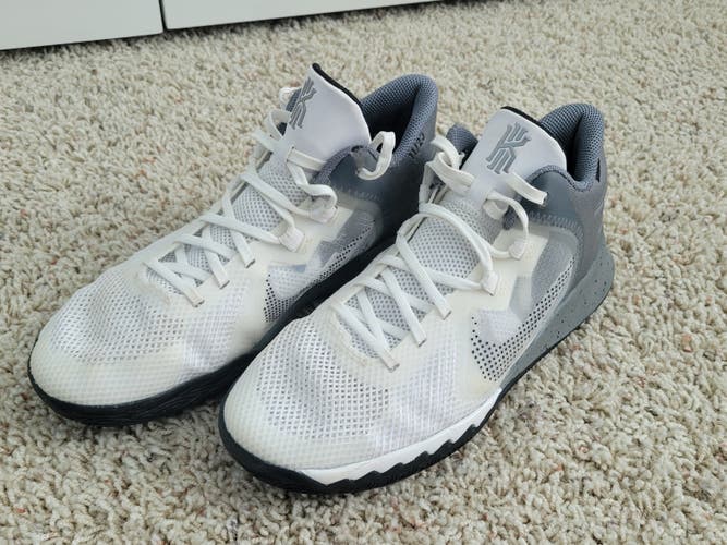 Nike Boys Kyrie Flytrap 5 Basketball Shoes, White/Gray (Size 6Y)