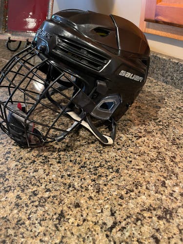 Used Medium Bauer Re-Akt 200 Helmet