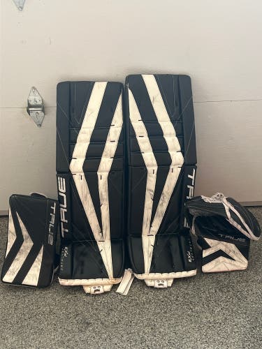 Used 35" True Regular Pro Stock Catalyst PX3 Goalie Full Set