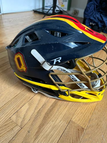 Queen’s University Men’s Lacrosse Cascade R Helmet