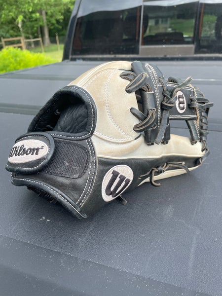 Right Hand Throw Wilson Infield A2000 Softball Glove 11.75"