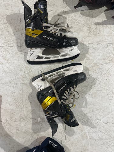 Used Senior Bauer Regular Width  10 Supreme UltraSonic Hockey Skates