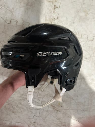 Used Large Bauer Re-Akt 150 Helmet