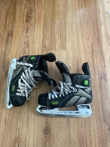 Used Senior Reebok Regular Width  7.5 5K Hockey Skates