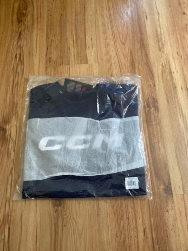 CCM Large New Navy Pullover