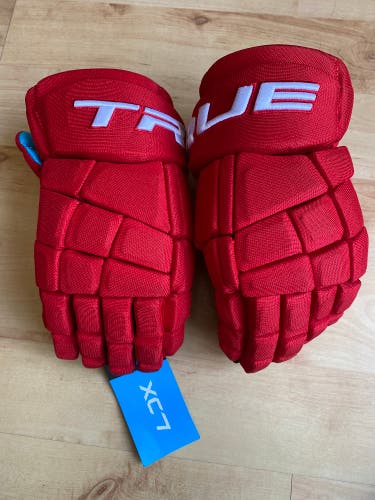 Brand new true XC7 pro hockey gloves, size 12, red