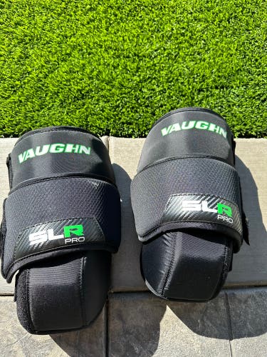 Vaughn SLR Goalie knee protectors - Senior